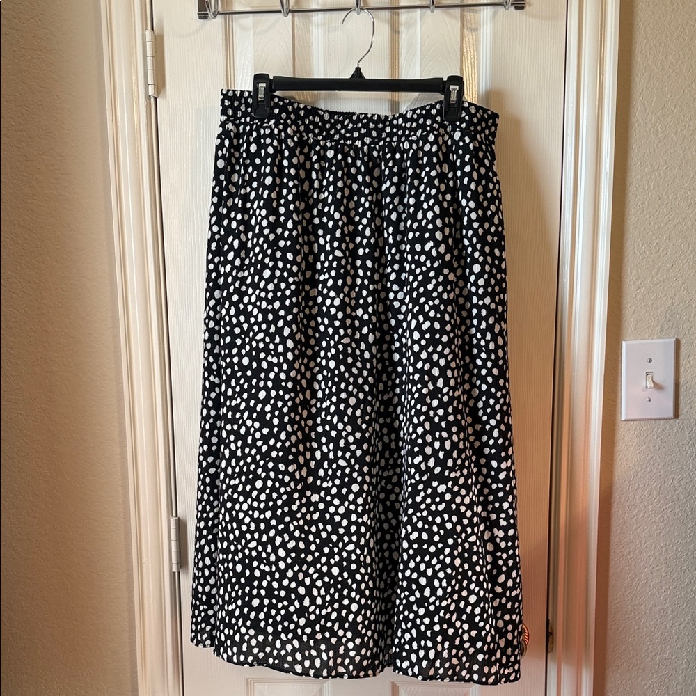 Loft skirt, size large, fully lined